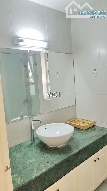 Bán gấp Cao Ốc Phú Nhuận 20 Hoàng Minh Giám. DT 122m2, 3P, 2WC. Giá 5,49 tỷ - 5