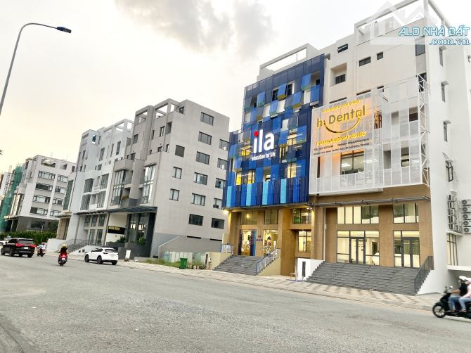 Cho thuê Tòa nhà 8 tầng 1100m2 sàn trống suốt  Đảo Kim Cương Trung tâm Quận 2 - 3