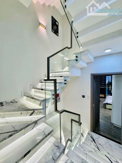 Bán gấp HXH Quang Trung Gò Vấp, nhà mới tặng full nội thất, khu an ninh giá chỉ 7.5 tỷ - 8