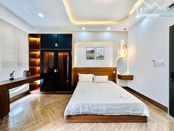 Bán gấp HXH đổ cửa Quang Trung Gò Vấp, tặng full nội thất,giá tốt chỉ 5 tỷ - 8