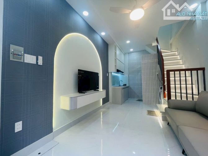 Bán nhà HẺM 3 GÁC, Gò Vấp,  gần 20m2, 2 tầng, Chỉ hơn 2.x TỶ