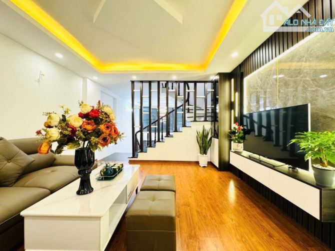 Giá siêu tốt, bán nhà phố Vip Thanh Xuân, d tích rộng, ô tô, 46m2x4t chỉ 6 tỷ nhỏ - 1