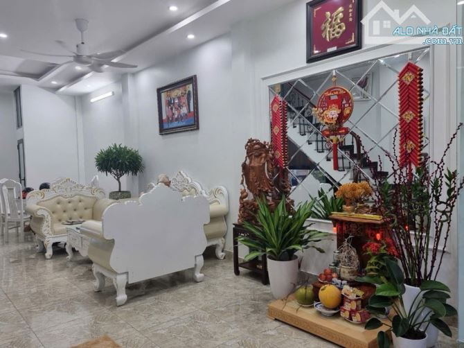 Bán nhà Phương Mai ô tô đỗ cửa, nhà đẹp ở ngay, 45m2, giá 8.9 tỷ - 1