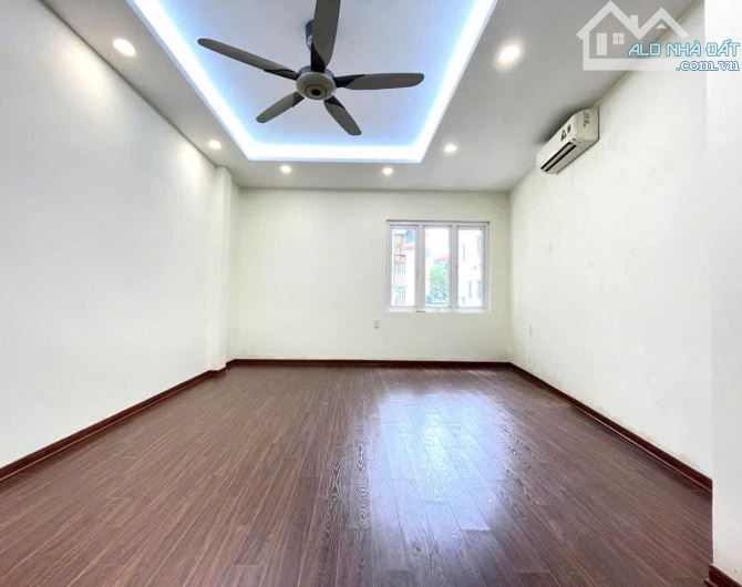 Nút giao Mai Động - Tam Trinh - Lĩnh Lam - Trước nhà rộng 3m - Lô góc thoáng sáng - 2