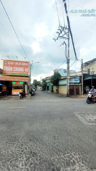 🏠 QUÁ RẺ MUA Ở HAY ĐẦU TƯ MẶT TIỀN TRUNG MỸ TÂY 09. BÁN ĐẤT TẶNG NHÀ - CN 55  M2 . CHỈ 3 - 2