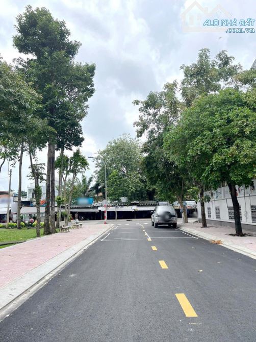 BÁN  nhà đất ở khu VIP nhất quận 8, khu biệt thự cao cấp ngay trung tâm hành chính Quân 8 - 3