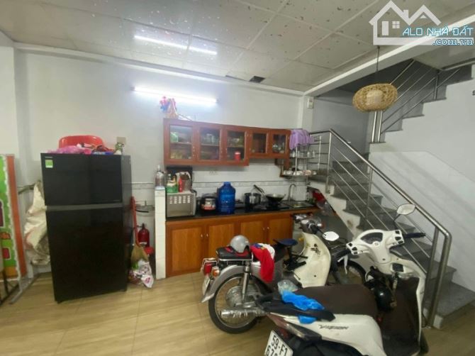 NHÀ ĐƯỜNG LÊ TRỌNG TẤN -QUẬN TÂN PHÚ 64M2 -2 TẦNG NHỈNH 5 T.Ỷ - 3