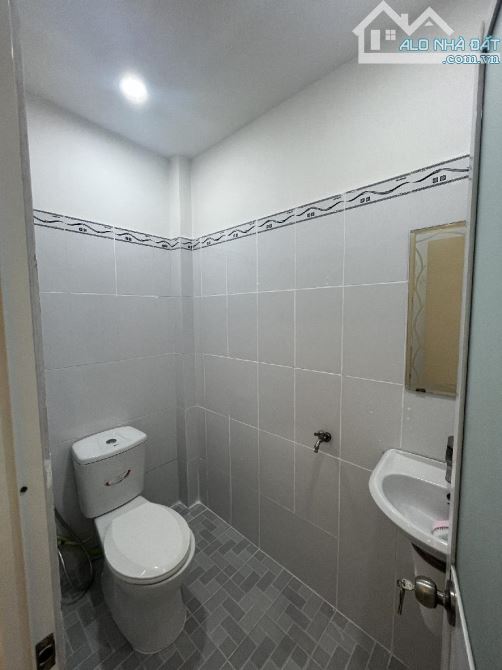 B.Á,N nhà Quang Trung, Gò Vấp, 3 tầng - 2PN,2WC , DT(4,2 X 10)m2 , Hẻm 3m, Hơn 4 tỷ - 4