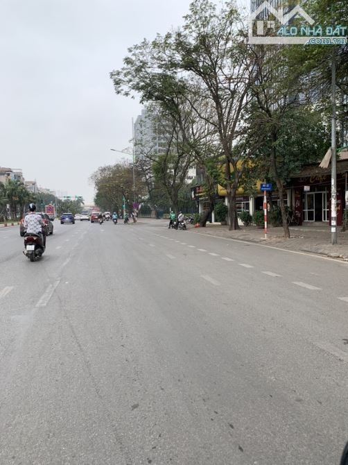 HOÀNG QUỐC VIỆT  55M2  MT4  GIÁ 15.5  TỶ , OTO, KINH DOANH, VỈA HÈ