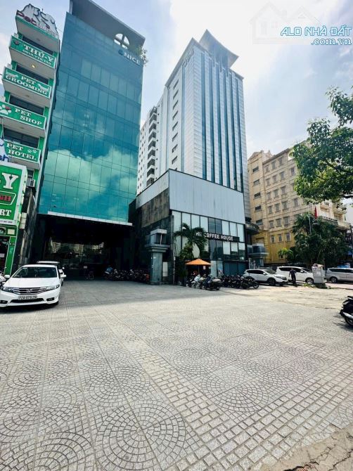 Building2MT Nguyễn Trãi & Nguyễn Cảnh Chân, Q1. DT: 14mx30m, 2H + 10T. Giá: 430 tỷ TL