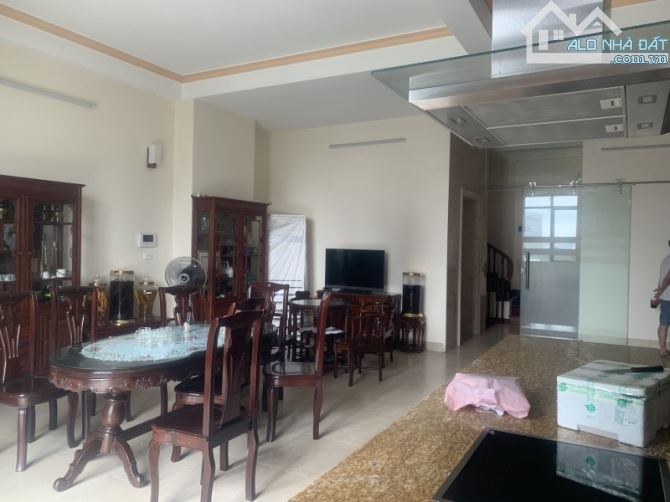 BÁN MẢNH ĐẤT VÀNG KHU NAM TỪ LIÊM 300M, MT 30M, VỈA HÈ, Ô TÔ TRÁNH, KD ĐỈNH