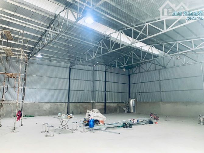 Cho thuê 360/800m2 kho,xưởng dựng mới , sân bãi rộng, ngay chân cầu Thăng Long.