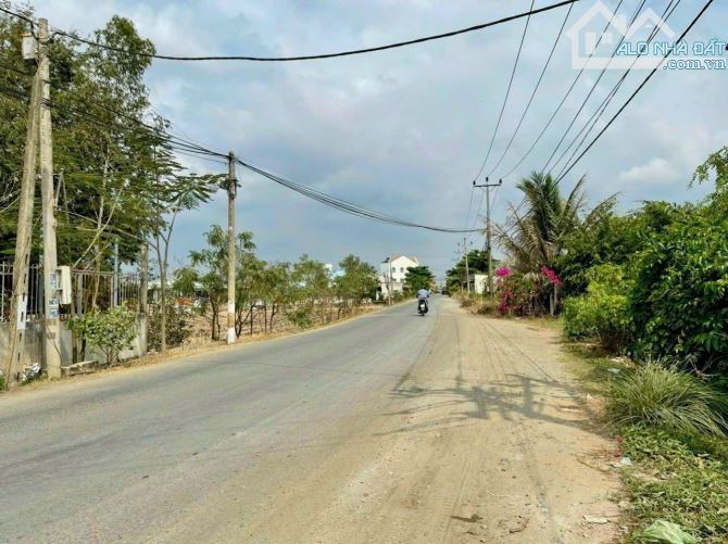 Chủ gửi bán 677m2 thổ cư MT đường Đê Trường Long, khu đông dân cư, SHR, giá rẻ chỉ 5tr/m2 - 1