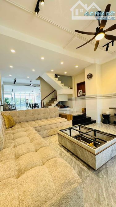 Mặt tiền nội khu Trường Lê Hồng Phong 104M2 4 tầng nội thất cao cấp - 1