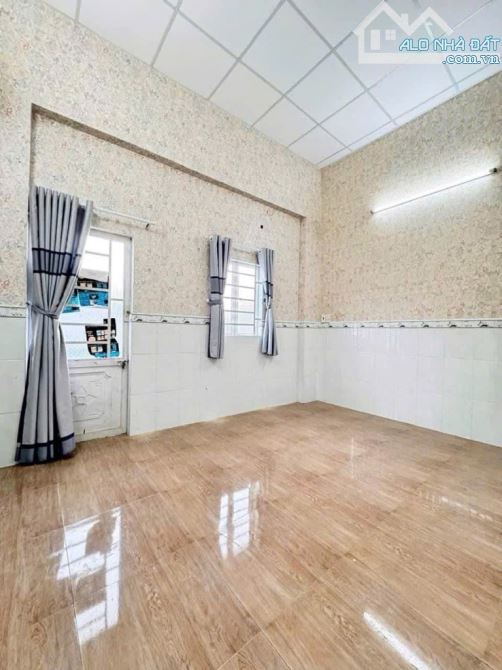 BÁN NHÀ LÊ VĂN QUỚI - NGÃ TƯ 4 XÃ - 2 TẦNG -  HẺM XE HƠI 4M THÔNG TỨ TUNG 40M2 - 4x10M VUÔ - 1