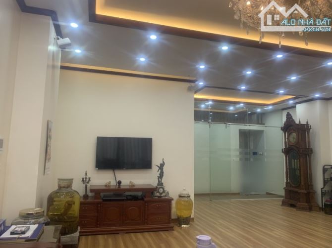BÁN MẢNH ĐẤT VÀNG KHU NAM TỪ LIÊM 300M, MT 30M, VỈA HÈ, Ô TÔ TRÁNH, KD ĐỈNH - 1