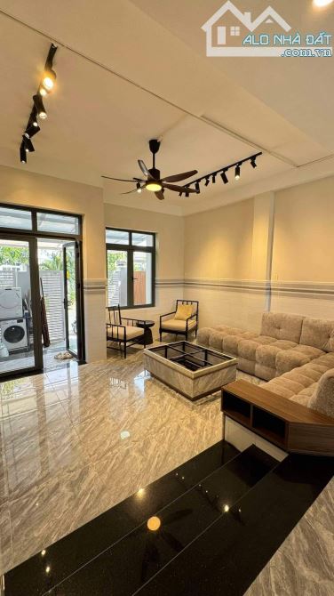 Mặt tiền nội khu Trường Lê Hồng Phong 104M2 4 tầng nội thất cao cấp - 2