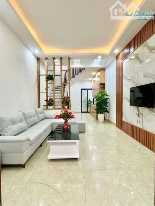 NHÀ PHÂN LÔ - Ô TÔ ĐỖ GẦN- RẺ -  ĐẸP - NHẤT THỊ TRƯỜNG HIỆN NAY TẠI HOÀNG MAI - 2