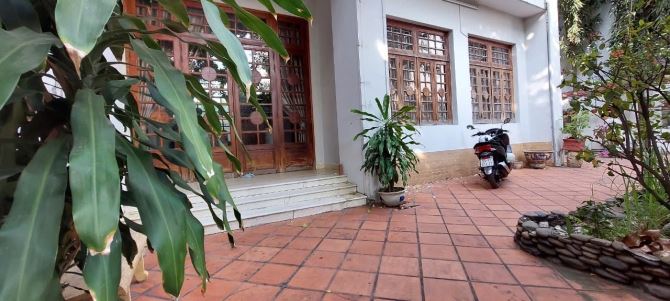 Cần Bán nhà 3 tầng DT 240m2 (14x17,5m) Đường 25 Ven Sông Phạm Văn Đồng Thủ Đức - 2
