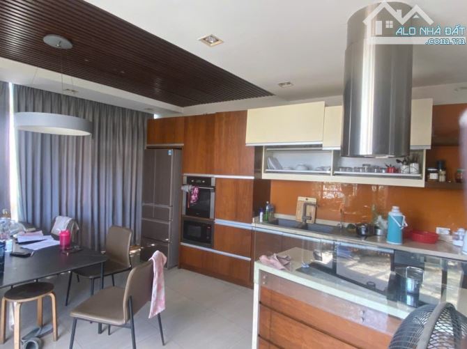 MẶT PHỐ TRẤN VŨ, VIEW HỒ. DIỆN TÍCH 131M2, MẶT TIỀN 10M, 6 TẦNG. GIÁ 69 TỶ