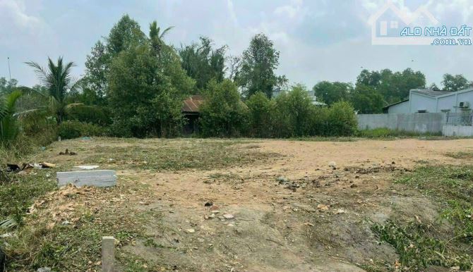 Chủ gửi bán 677m2 thổ cư MT đường Đê Trường Long, khu đông dân cư, SHR, giá rẻ chỉ 5tr/m2 - 3