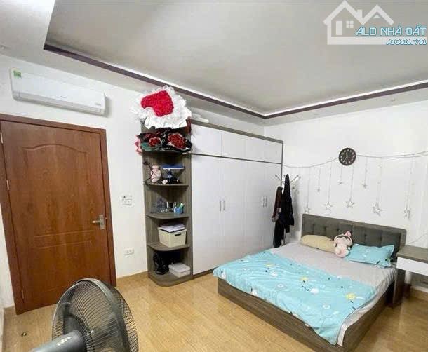 Chủ chuyển công tác bán nhà ngõ 99 Nguyễn Văn Hới dt 50m - mt 4,21m - Tây Bắc - 5,5 tỷ - 3
