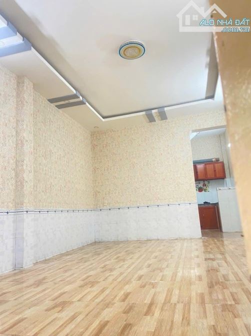 BÁN NHÀ LÊ VĂN QUỚI - NGÃ TƯ 4 XÃ - 2 TẦNG -  HẺM XE HƠI 4M THÔNG TỨ TUNG 40M2 - 4x10M VUÔ - 5