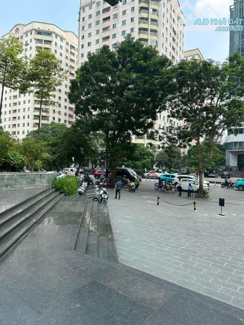 Bán Shop house số 48 Lê Văn Lương diện tích 280 m2 giá 48.5 tỷ. Đang cho thuê hơn 2 tỷ năm - 7