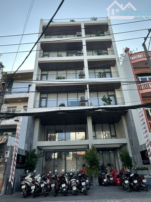 Toà building MT Cách Mạng Tháng Tám, Quận 3. 8mx20m - Hầm 6 tầng - HĐT 200triệu. Giá: 43tỷ