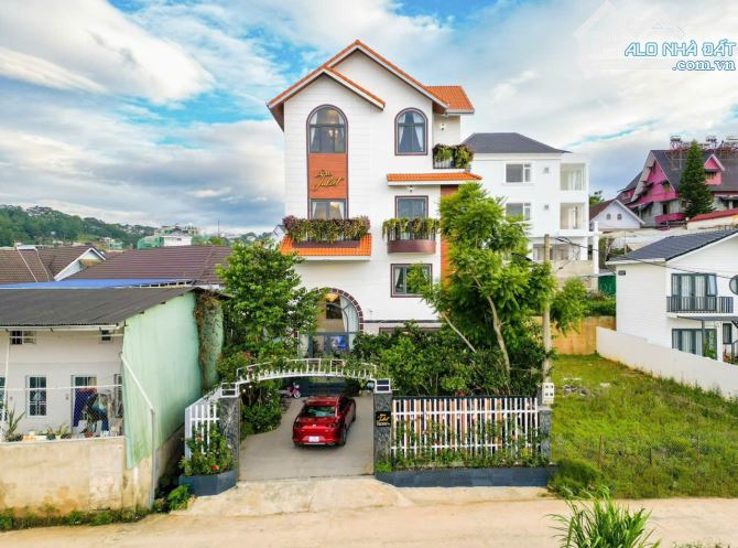 MỘT CĂN VILLA SÂN VƯỜN THƠ MỘNG GIỮA LÒNG THÀNH PHỐ ĐÀ LẠT