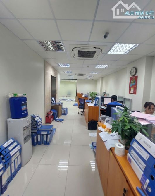 Cho thuê văn phòng:40m 8tr; 50m 10tr; 80m 15tr; 150m 20tr. Phố Hàng Chuối