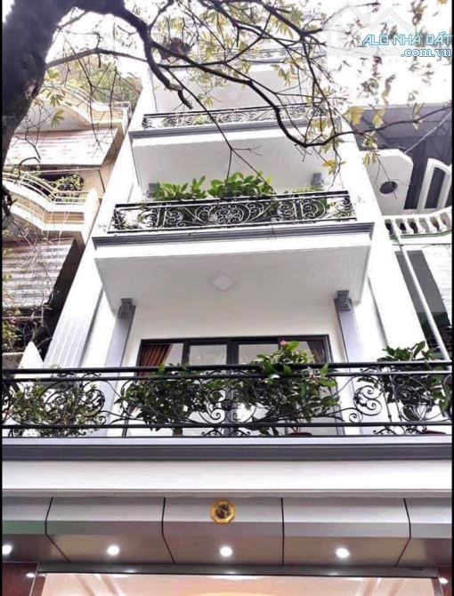 Bán nhà phố Vũ Tông Phan - Khương Hạ nhà đẹp nội thất sang trọng giá 5,8 tỷ