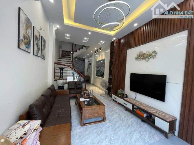 BÁN NHÀ LẠC LONG QUÂN,TÂY HỒ, 31M2, HƠN 6 TỶ. KHÔNG QUY HOẠCH. GẦN MẶT PHỐ. THÔNG CÁC NGẢ