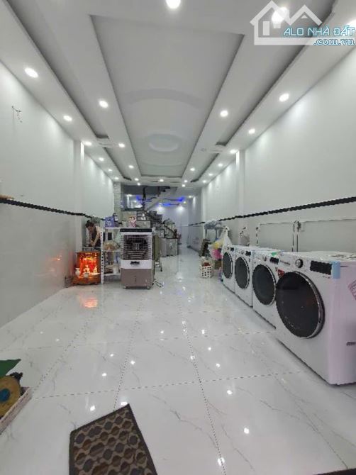 Bán nhà mặt tiền kinh doanh Lê Văn Quới dt 100m2 ngộp bán 10 tỷ thương lượng nhiều