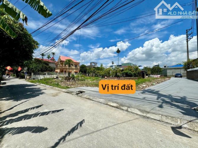 —-Lô góc 83m Mặt đường Nhựa 7m Tổ 6 Thị trấn An dương Buôn bán nhỏ lẻ