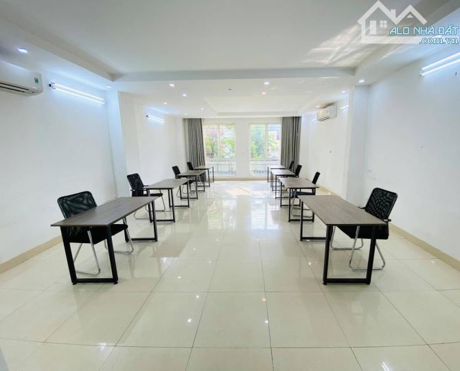 Cho thuê văn phòng:40m 8tr; 50m 10tr; 80m 15tr; 150m 20tr. Phố Hàng Chuối - 10