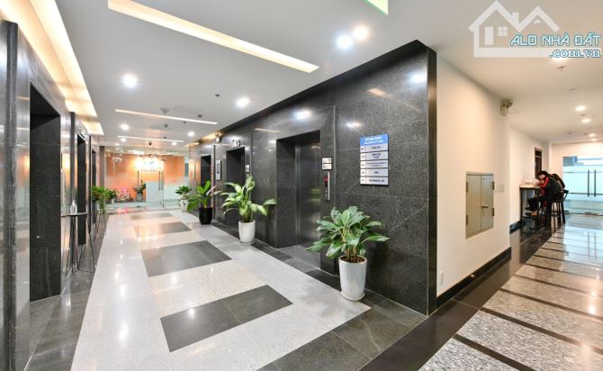Cho thuê văn phòng:40m 8tr; 50m 10tr; 80m 15tr; 150m 20tr. Phố Hàng Chuối - 11