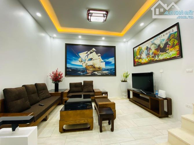 6.15Tỷ, Nhà Phố Cự Lộc, 40m2*4Tầng, Full Nội Thất, Ngõ Rộng, Ô Tô Sát Nhà, Gần Phố - 1