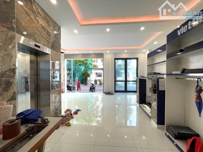 BÁN NHÀ LIỀN KỀ LUXURY KIẾN HƯNG HÀ ĐÔNG - VỈA HÈ - THANG MÁY 70M2 MT 7M GIÁ NHỈNH 18 TỶ - 1