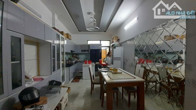 Cho thuê nhà đẹp full nội thất xịn xò 1 trệt 2 lầu mặt tiền đường Dã Tượng , P. Tam Hòa - 1