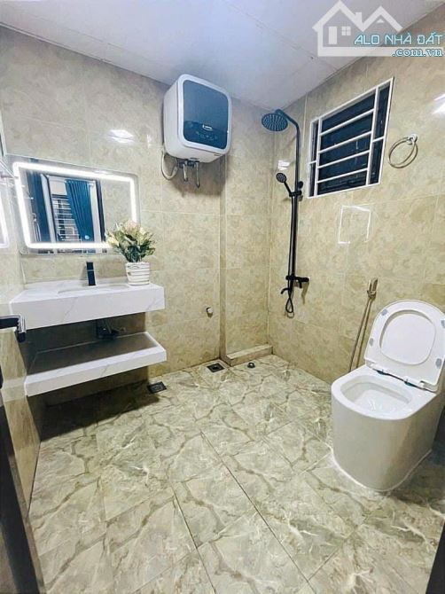 BÁN NHÀ 3 TẦNG  ,40M² – GIÁ 2.5TỶ  Ô TÔ  ĐỖ GẦN NHÀ - 1