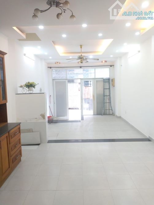 Bán Nhà HXH Hoàng Hoa Thám 46,5m² (4,05m x 11,4m), 4 Tầng, Phường 5, Chỉ 7,5 Tỷ. - 1