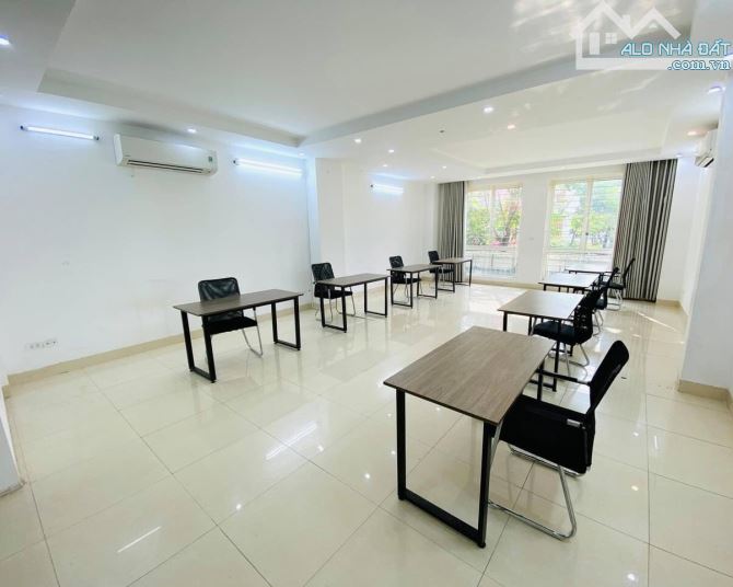 Cho thuê văn phòng:40m 8tr; 50m 10tr; 80m 15tr; 150m 20tr. Phố Hàng Chuối - 13