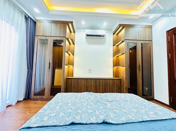 Bán nhà Lạc Long Quân - ô tô tránh - gần phố - 2 thoáng - 65m - nhỉnh 11 tỷ - 2