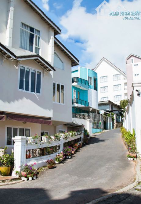 5.7 TỶ CÓ NGAY LÔ ĐẤT 94M NGAY NGÃ 5 ĐẠI HỌC - 2