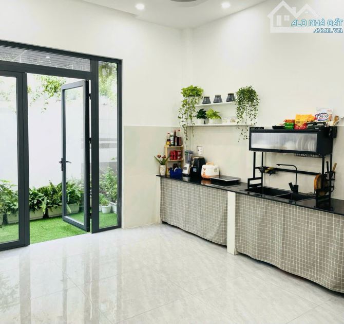 Siêu phẩm nhà 5 tầng khu Phân Lô đường 6m Thoại Ngọc Hầu. 4,3x12 ( 50m2) - 6PN lớn- 6,85tỷ - 2