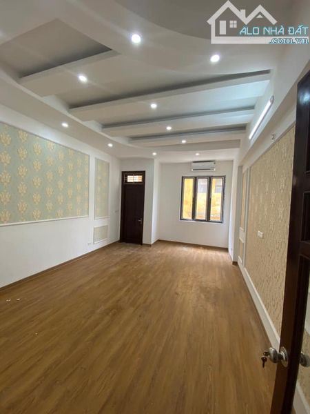 Nhỉnh 3 tỷ - nhà đẹp - sổ sẵn - ngay KĐT Đô Nghĩa, ĐH Phenika. Cuối Tố hữu kéo dài. Oto đỗ - 3