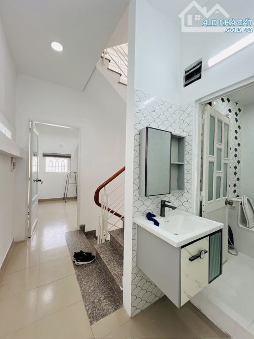 Siêu phẩm đẹp lung linh 3 tầng sân thượng chill 40M2 hẻm 5m 1 sẹc sát MT 4PN SHR 5.4 tỷ - 3