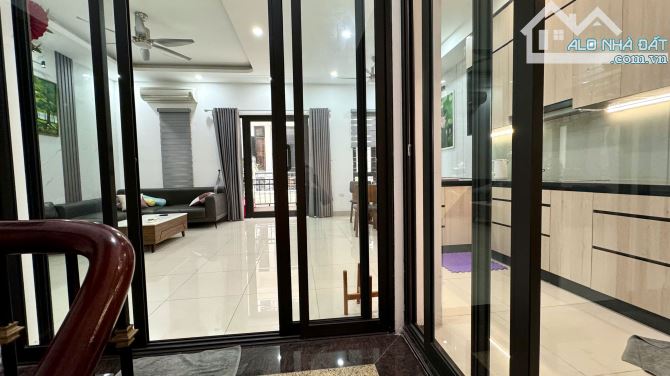 PHÂN LÔ VIP PHỐ PHẠM TUẤN TÀI, 60M2*5T*7M GIÁ 21TỶ, GARA VỈA HÈ KINH DOANH LÔ GÓC 3 THOÁNG - 3