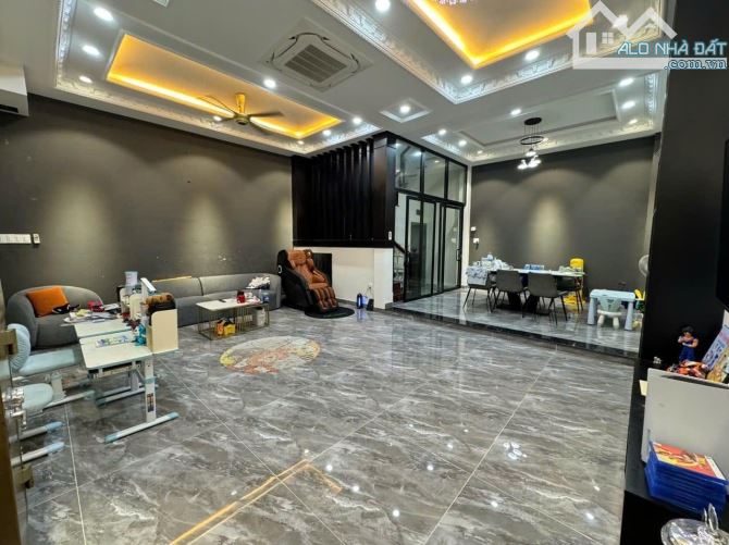 Bán nhà Mặt tiền diện tích 100m2 ngay chợ Tân Hương Tân Phú - 4